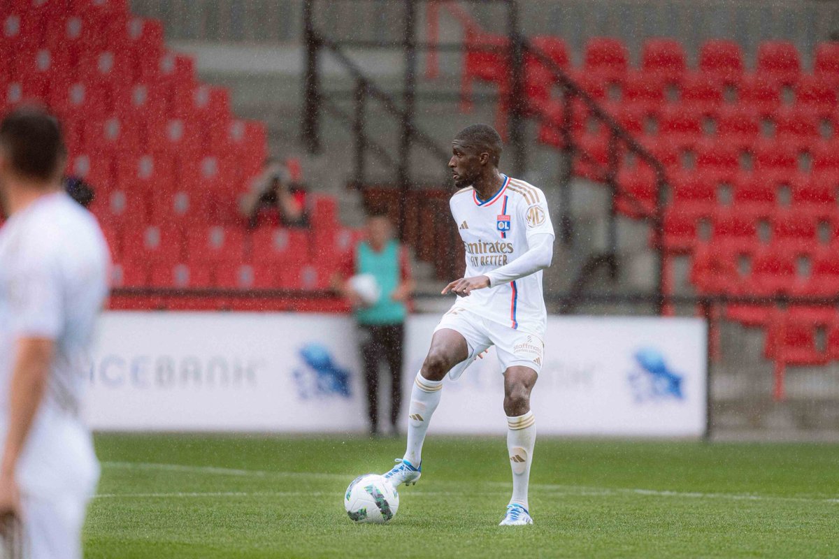 OL__Plus's tweet photo. Un #OL toujours poussif s'incline contre le RWD #Molenbeek (1-0)
#RWDMOL 
(O&amp;L : https://t.co/lhgjPWwQOt) https://t.co/ah31CMqMig