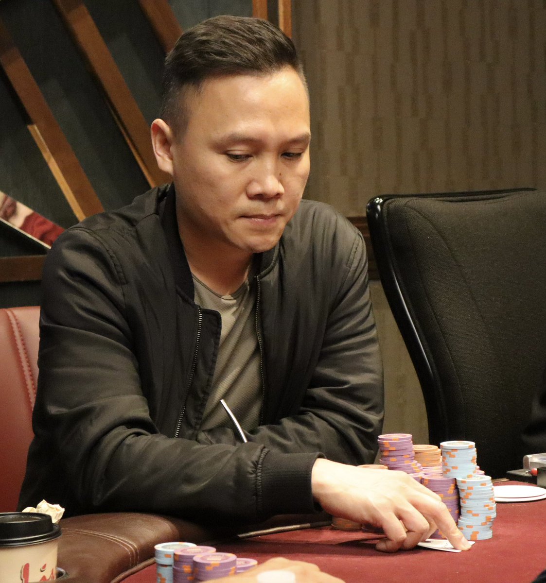 _ChrisMcCall_'s tweet image. 1st break on Day 2 of @LivePokerRoom’s July $250 Buyin $200k guaranteed #Multiday #pokertournament and it’s been a fast 85minutes…

We are down to 52 players 
Coming back to 10k-20k-20k
Next payout $1,031

#RunGood to those still in it!