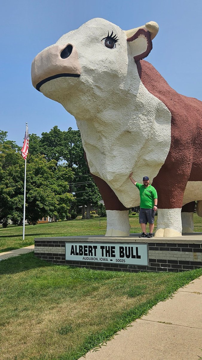 JCooling405's tweet image. Stopped in Audubon to see Albert the Bull!