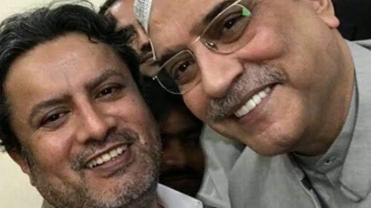 SindhooNawaz's tweet photo. قاسم سومرو جو کہ نگرپارکر میں قاتل زرداری لیگ کا ایک ایم پی اے ہے۔ 
سمجھ یے نہیں آ رہا کہ کارونجھر کو نیلام کرنے کہ وقت یے شخص کس کی جی حضوری میں مصروف ہے ۔یا چوں کہ یے خود بھی وہاں کہ ایم پی ہیں تو کارونجھر کی نیلامی میں یے بھی ملوث ہے۔ 
#SaveKaronjhar https://t.co/5fv4W14Hgf