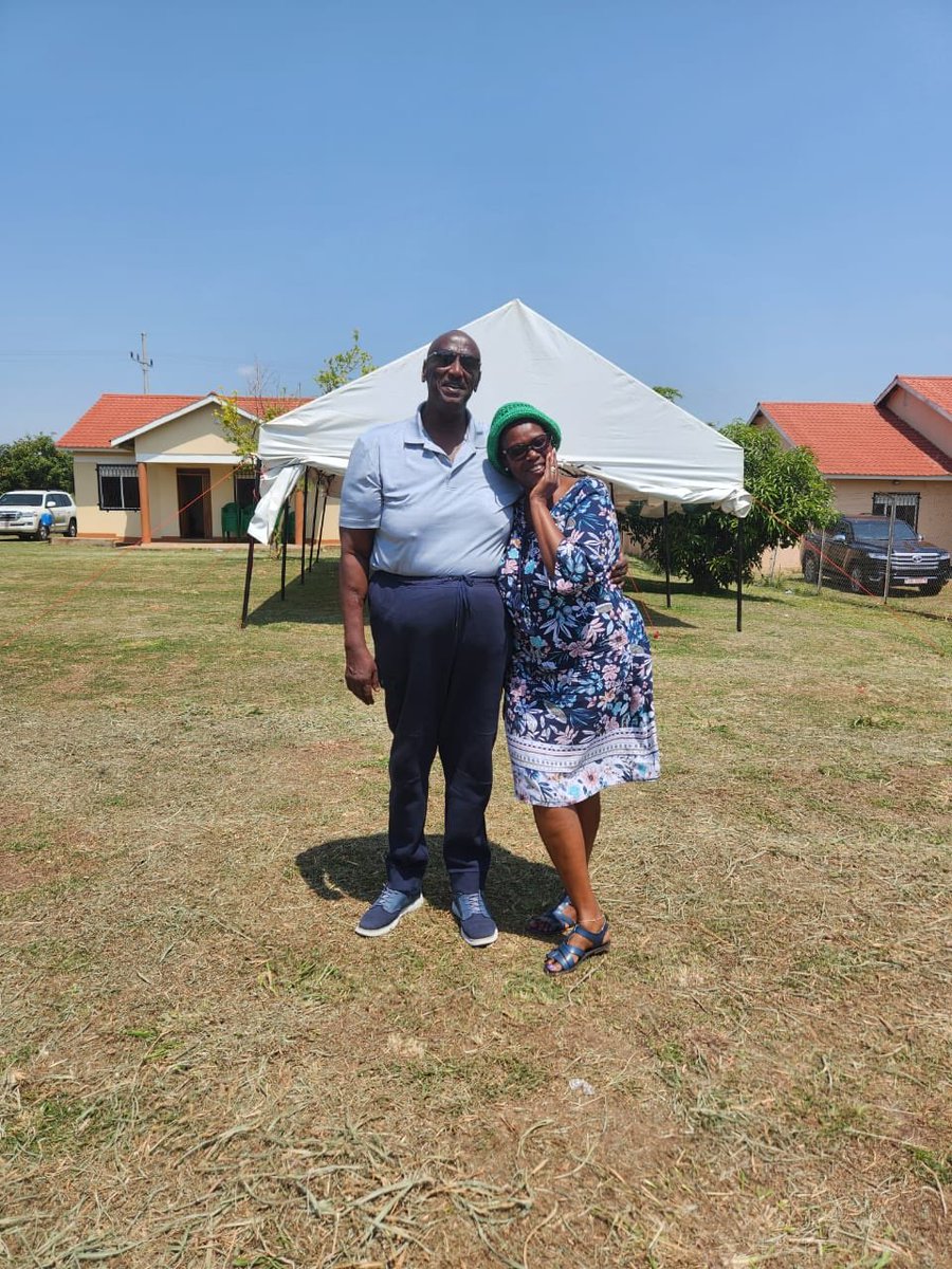 MargaretMuhanga's tweet photo. Today I visited my uncle CA Aka SS in Nwoya. As the Sgt Gen &amp; CIC of the unarmed MK Army, we discussed the strength of our forces  ie land, air force and marines &amp; our preparedness to hit the ground running anytime soon…. Alutta Continua💪💪. Thx Afande for being receptive 👍👍 https://t.co/5okSVEQlqZ