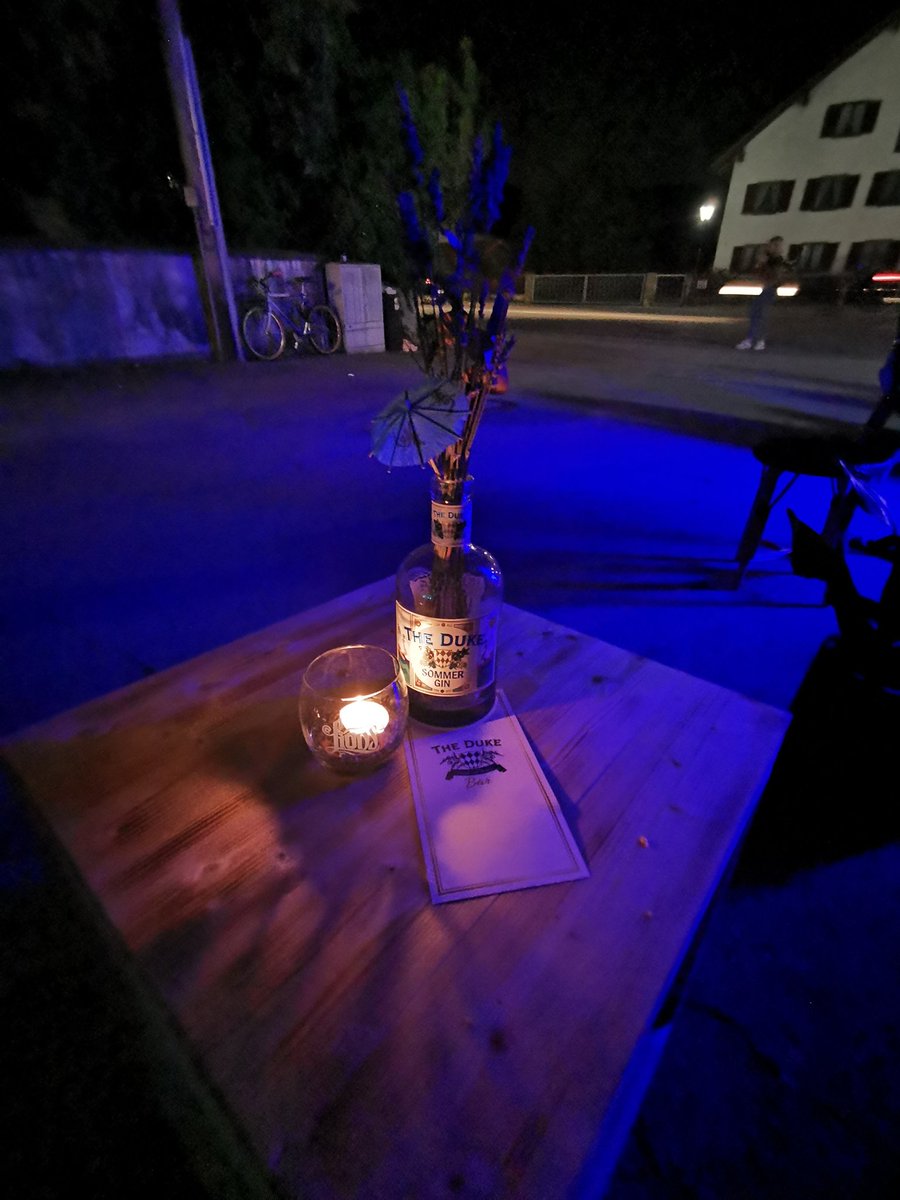 BIsmaning's tweet photo. *Sommerfest 15 Jahre The Duke Destillerie*

Viel gibt es tatsächlich nicht von diesem Sanitätsdienst zu berichten 😉, außer viele gut gelaunte Menschen, die gutes Essen, exzellente Drinks, live Musik und natürlich das fantastische Wetter 🌞 am vergangenen Samstag  feierten! https://t.co/vtRZ0r5o9U