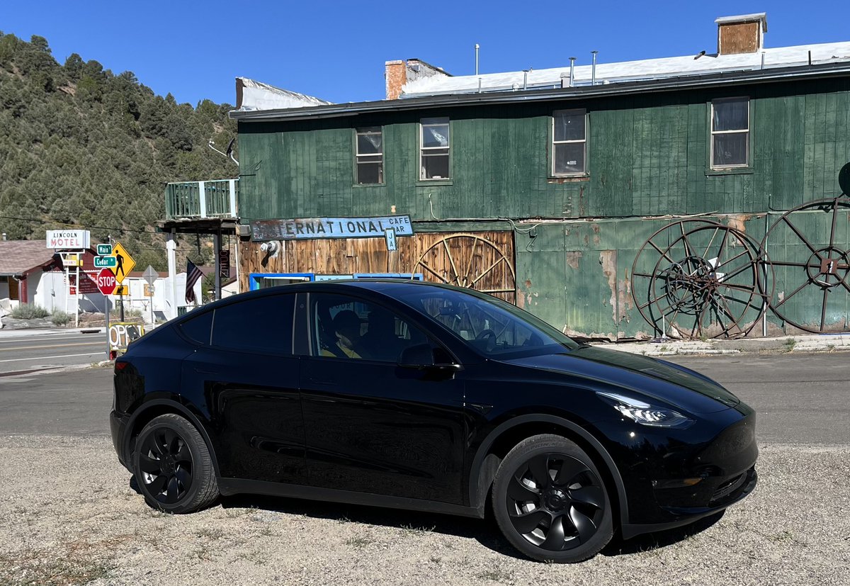 OpaRide's tweet photo. Road trip small town in NV #tesla #evroadtrip #mylr https://t.co/siLGhHMKmi
