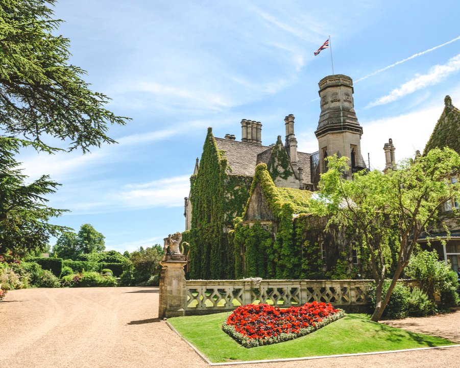 Be our guest 💚
Step into our manor and discover our award-winning wedding and events venue in the heart of the Cotswolds.

Get in touch today, we'd love to speak to you! 

#manorbythelake #wedding #weddingvenue #cotswoldweddingvenue #weddinginspiration #bridetobe #gloucestershir