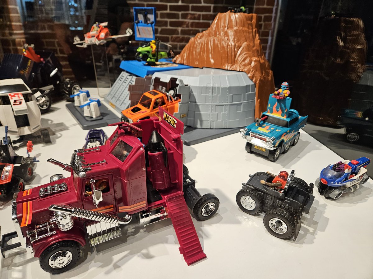 MTMTEReviews's tweet photo. Grew up a child of the 80's and M.A.S.K. forever holds a special place in my nostalgic heart. Was a trip down memory lane seeing these at the @HasbroPulse Vault at #SDCC2023 https://t.co/J2Iw5s3Gja