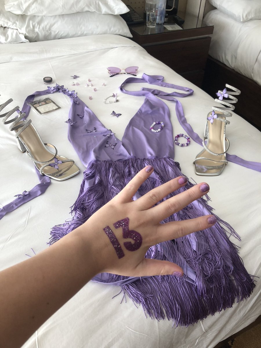 AllisonForTS's tweet photo. @taylornation13 @taylorswift13 #SeattleTSTheErasTour getting ready to SCREAM now https://t.co/2cg0vGYWPy