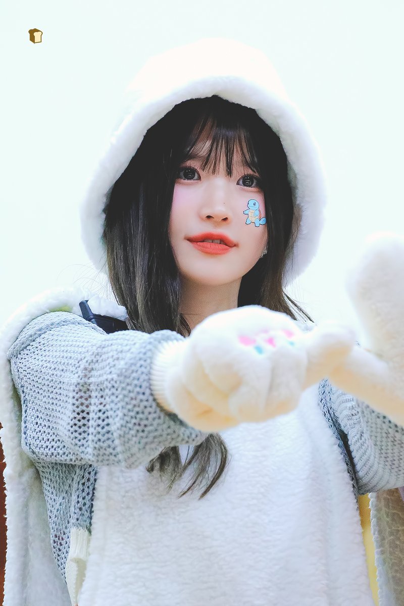 zeroduck929's tweet photo. 230723 #프로미스나인 #fromis_9 #송하영
@realfromis_9

단지 널 사랑해 이렇게 말했지🍬🍬 https://t.co/zRIcaopNLT