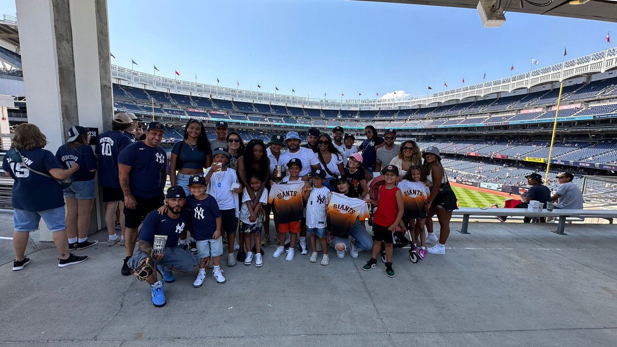 koukla0310's tweet photo. Let's go Yankees!
Repping from Brooklyn. 
#RePBX @Yankees #baseball #nyyankees @MLB https://t.co/XsYKaCP9DR