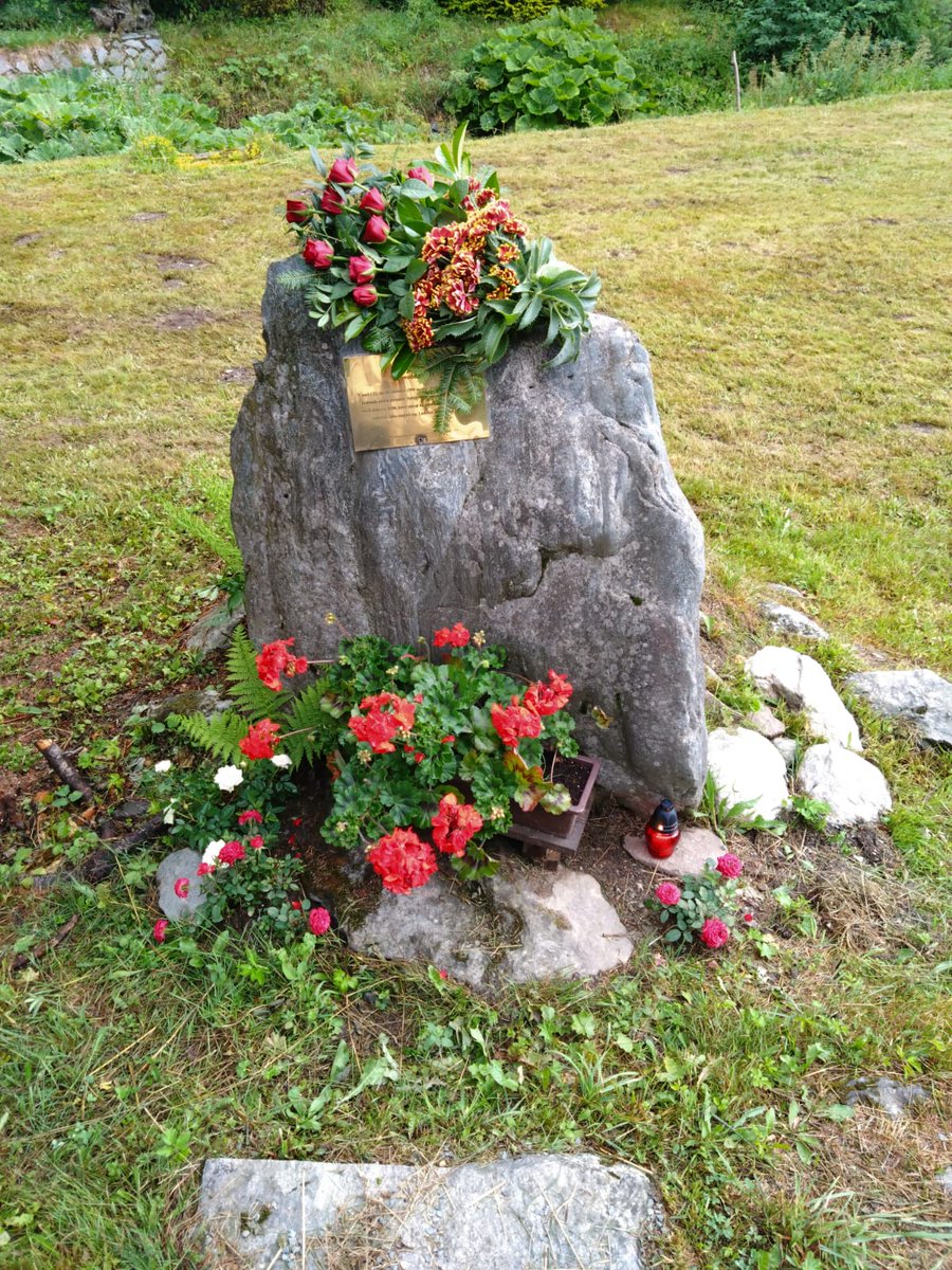 stepanjiri1's tweet photo. Již je to 25 let, co se ničivá povodeň prohnala Rychnovskem a zasáhla na tři desítky obcí. Přinesla ztráty na životech a ohromné materiální škody.
Včera v Deštné v Orlických horách se uskutečnilo pietní setkání k připomínce čtvrt století staré události. 
📷Lenka Zábranská. https://t.co/4VwhTXIMnx