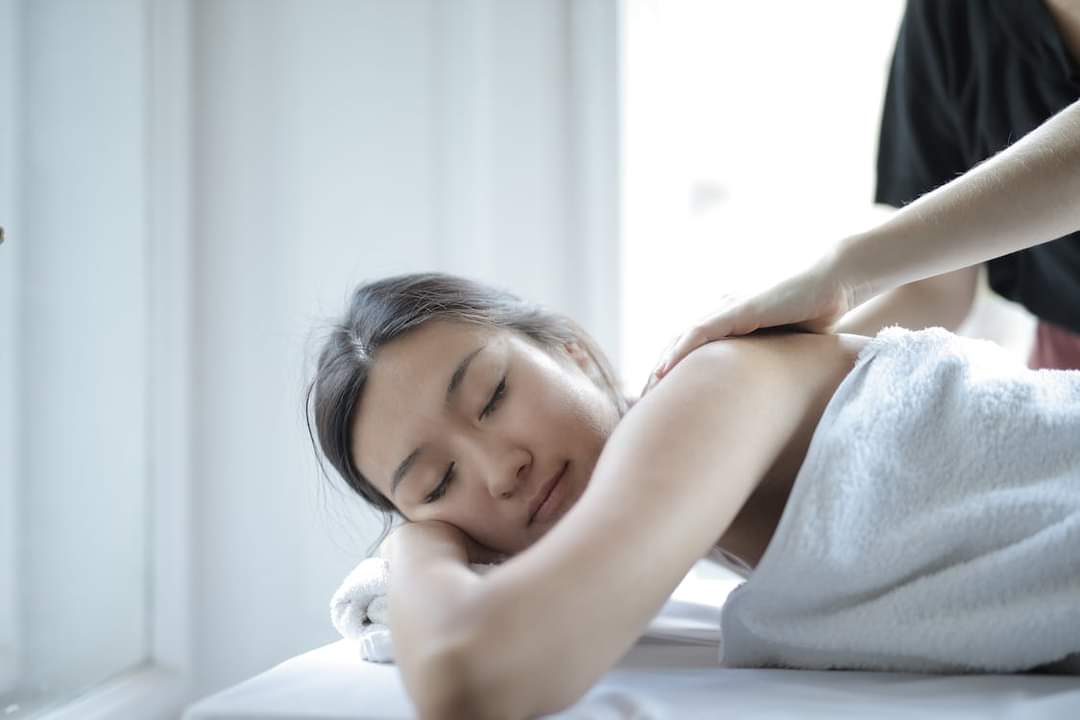 NuongBo's tweet photo. Massage Yoni đúng cách giúp chị em khám phá bên trong cơ thể của mình cũng như biết được những khao khát, mong muốn và nhu cầu của bản thân. 
Đây là cách có thể hiểu được cơ thể, khám phá bên trong cơ thể một cách an toàn, kích thích khoái cảm, phá vỡ giới hạn https://t.co/qIzixzCl3O
