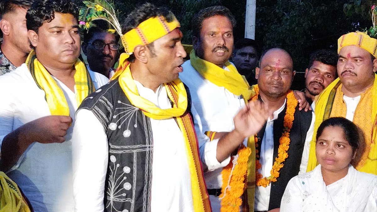 Bhoopendra_Inc's tweet photo. आज आदिवासी स्वाभिमान यात्रा का शहपुरा विधानसभा क्षेत्र में हुआ आगमन 

#भूपेंद्र_मरावी 
विधायक, शहपुरा (डिंडोरी)

@INCMP @OfficeOfKNath @VikrantBhuria @Ramutekampccmp #bhoopendramaravi #dindori https://t.co/33oW30SR4W
