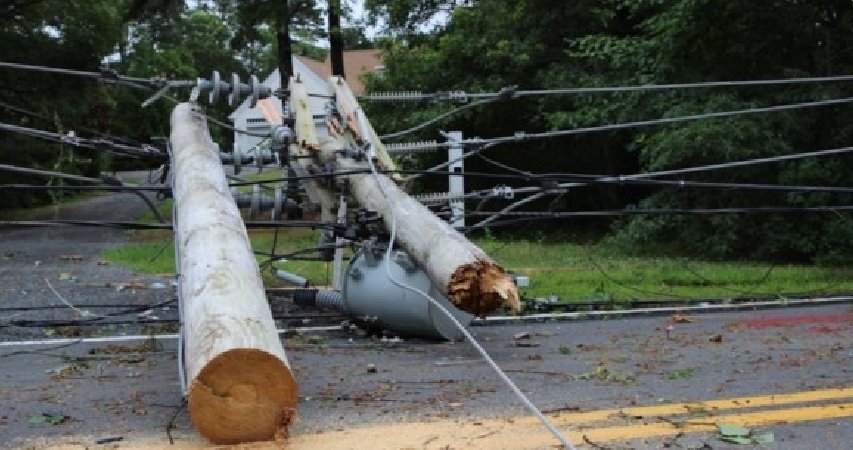 On #ThisDayinWeatherHistory in 2019, a rare tornado hit Massachusetts. Tornadoes in Cape Cod are exceptionally rare. There are only four on record since 1950. #mawx https://t.co/xhQSRLygtK