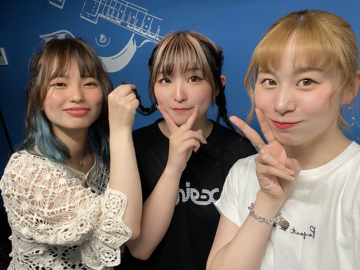 nishimari_126's tweet photo. Music on ANUENUE 26.27
ありがとうございました！🌈

前日の夜中に決まったあやかさんとのユニットも(笑)
Re:actorのお披露目もめちゃくちゃ楽しかったなあ〜〜〜！
またすぐどこかで会いましょう🕺

📸
安定のあんてぃーさん♡♡
姫どーるラストライブお疲れ様✨
あやのさんと2ショ〜〜〜！！！ https://t.co/Zejx6kjRB2