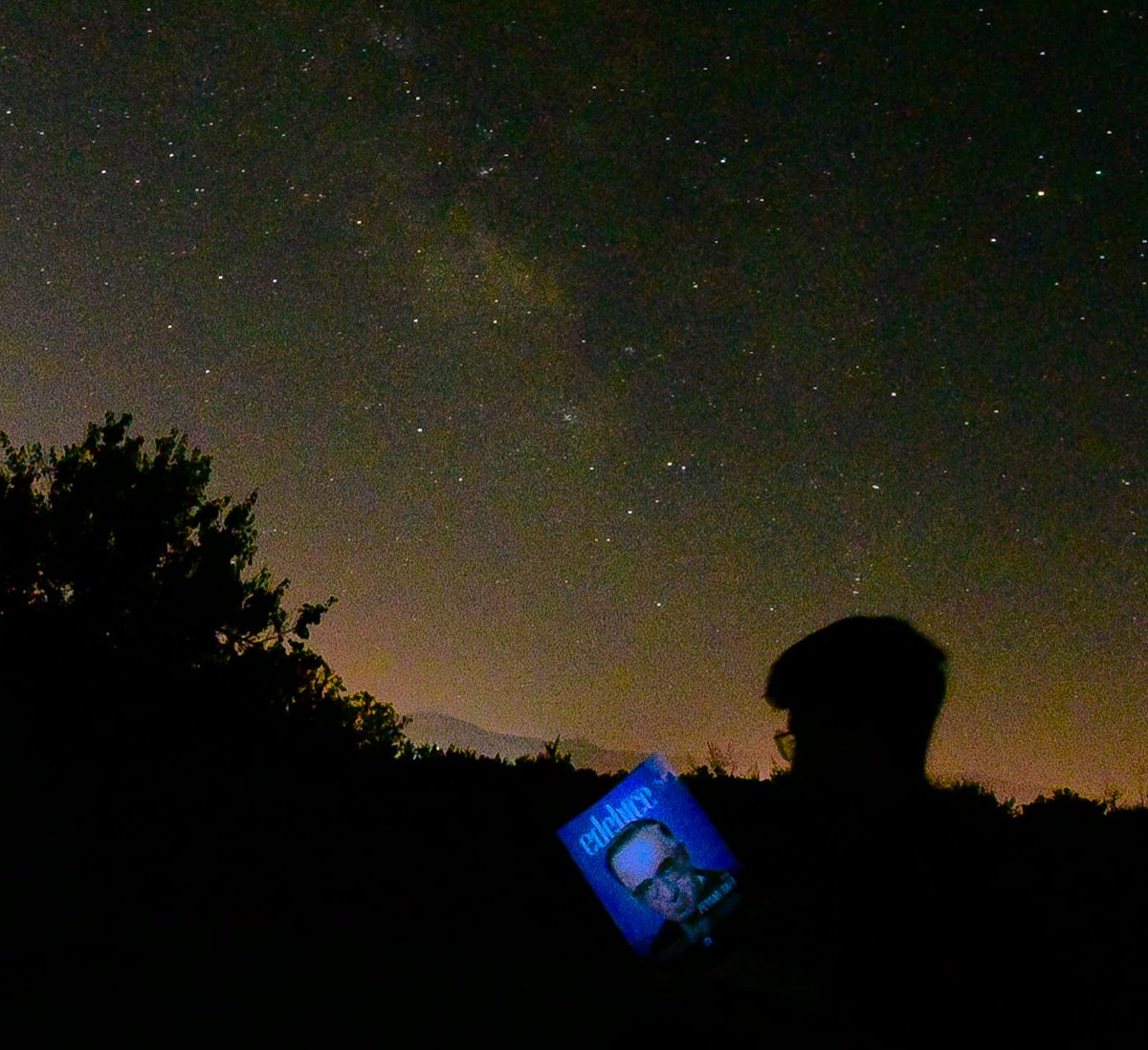 Okumak ne hoştur, yıldızların altında. 📚✨
Fotoğraf <a href="/edbhyt44/">edbhyt44</a> #gökyüzü #edebice #edebiyat #yıldız