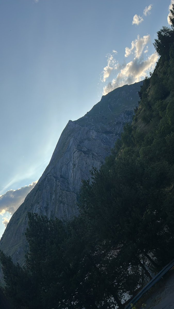 E_Manax's tweet photo. Alpine weekend 🙇‍♂️ https://t.co/0IZ3BwVY1a