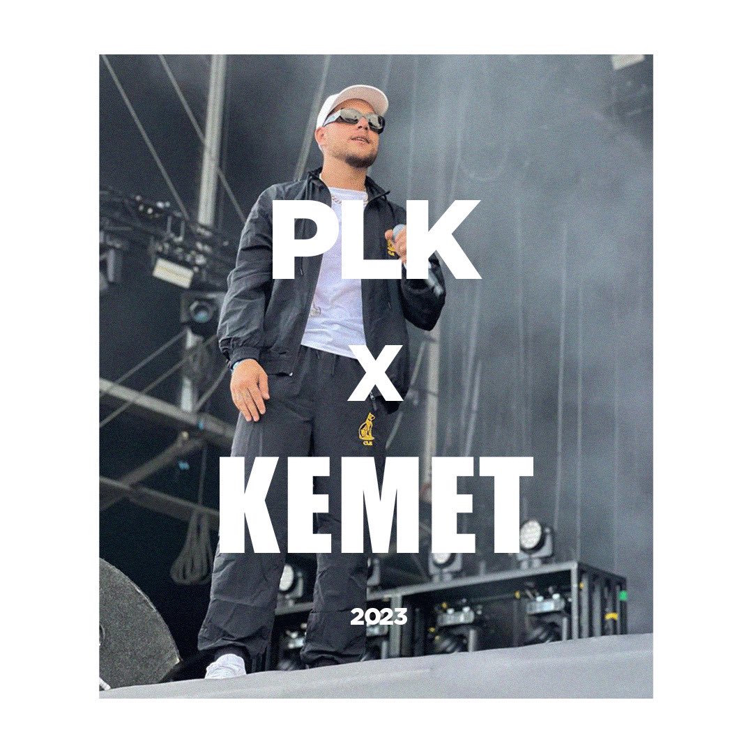 KEMETSHOP's tweet photo. 𝗣𝗟𝗞 𝘅 𝗞𝗘𝗠𝗘𝗧 🇪🇬💫🇵🇱 Collab in festival.

@PLK75 porte le tracksuit « Black Mau » sur l’une des plus grandes scène de Belgique ✨ https://t.co/45w4FC5O9n
