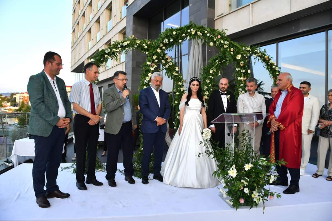 ahmetmgenc's tweet photo. Fatma Akçay ile Ahmet Öksüz çiftimizin nikâhını kıydık, Edanur Altıntepe ile Berker Cem Bozbaş, Nazan Kurt ile Efekan Kaban çiftlerimizin en mutlu anlarına şahitlik yaptık. Hayatlarının en önemli kararını veren çiftlerimizi tebrik ediyor, bir ömür boyu mutluluklar diliyorum. https://t.co/lUPUeMs01K