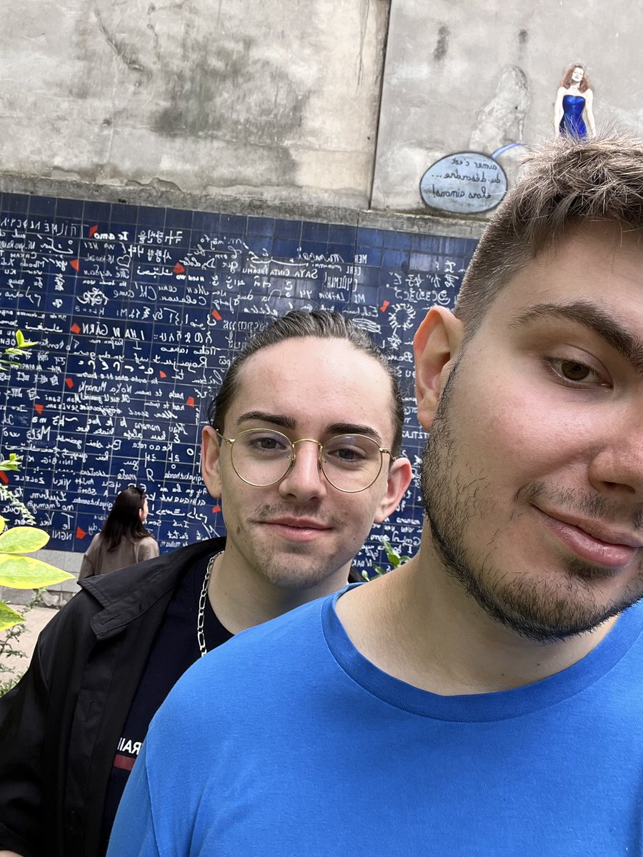 cweibel60700's tweet photo. Week-end à Paris ❤️#LgbtqiaDarkReality https://t.co/7BAHDbDNJ9