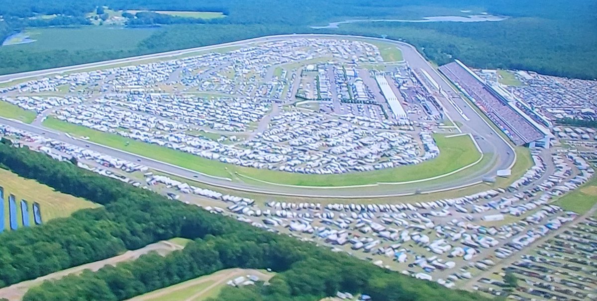 nascarman_rr's tweet photo. The image on the left is an overhead shot of Pocono in 2019. The image on the right is from today. I can't get over how much the infield crowd has grown in four years, especially down in turn one https://t.co/E2lTjxhGHQ