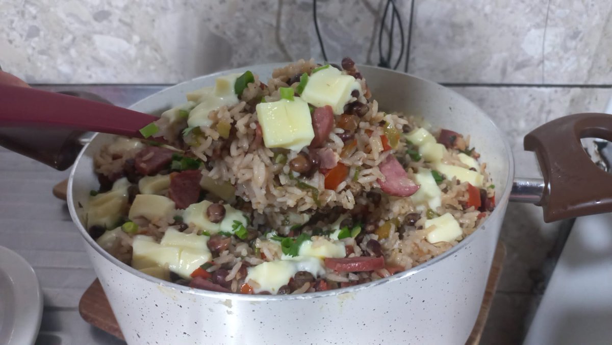 valllrodrigues's tweet photo. https://t.co/FCkz32z1x8 baião de dois,feito ckm feijão andu, simples e delicioso #dicasdavall https://t.co/vGtfpf1njA