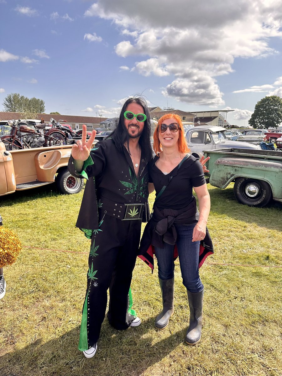 sr_gb's tweet photo. Excited to see @elvana_elvis1 at Rock N Ribs tonight! 🤘 https://t.co/9MfuOQLyCw