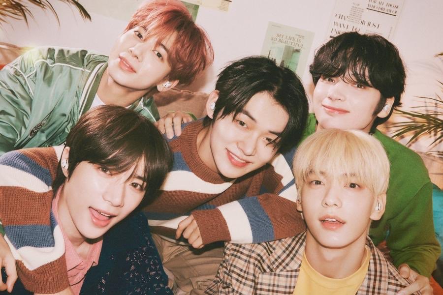 TXT Stream Base on Twitter: 