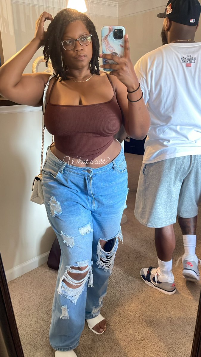 KayyDeeJay's tweet photo. I really don’t have a waist 😩 https://t.co/pGD67gczIK