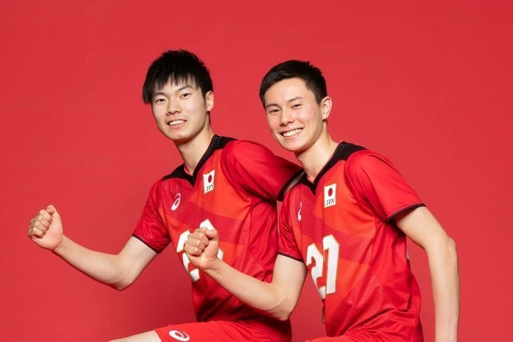 tatchanT__T's tweet photo. TatsuRan running straight to each other after winning a game will always be so special. They are each other’s best support system. They both started with a dream and look where they are now. Heres to making even more memories together! 🥺✨ https://t.co/K5n1G0LenC