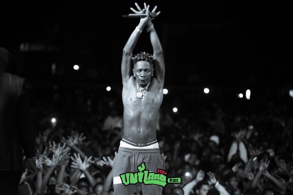 DonKarlonLIB's tweet photo. Great Seems the whole CAPE COAST came out to see Worldwide King🌏 @shattawalegh👑 perform inside UCC last night … The crowd was Huge🔥✌🏼 ... Bless you all CAPE COAST🔥🔥🔥 #SM4LYF 💝...#KonektAlbum #Shaxi 

#SmLiberia #SMRecords #ShattaMusic #GOGALBUM #Sm2DaWorld #Lib2DaWorld https://t.co/9vT0NumAnY