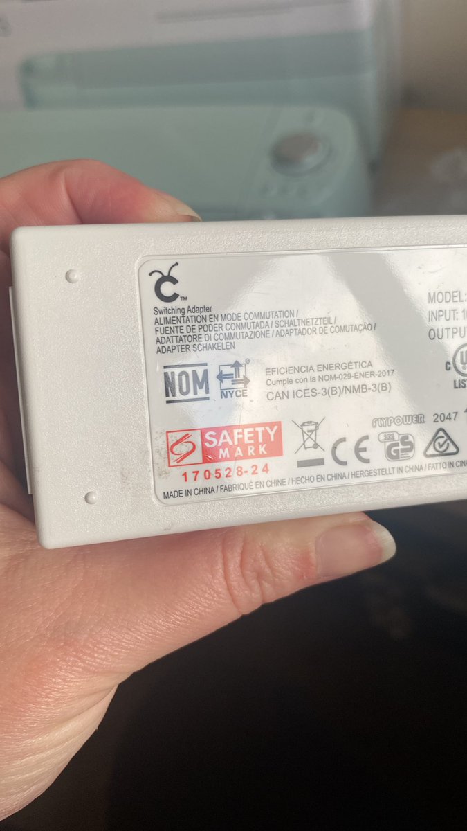 Katrina_Price's tweet photo. What I ordered and what came in the box. Not good at all @CricutUK , it was even dirty on the front and charger. I will be returning to @Hobbycraft tomorrow. https://t.co/Sn8GxhxvDC