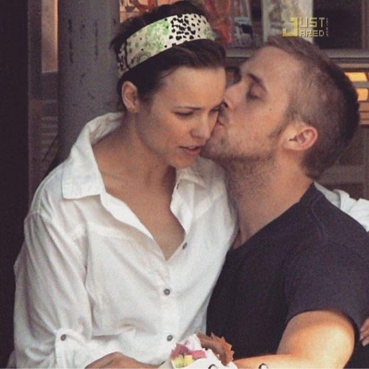 Eli_books_king's tweet photo. Hablando de RYAN GOSLING, yo sigo sin superar que él fue el protagonista de una adaptación con Rachel McAdams y se odiaban en la vida real, hasta que se terminaron enamorando, tuvieron una relación de años y se separaron a lo LA LA LAND.
Todo como un libro. https://t.co/fCFgAiTQaE