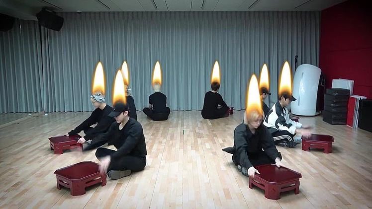 sungiesquokka's tweet photo. manifesting skz family 3 for stay week.... where they find out chan is actually han and auntie leeknow's son 🕯️🕯️ https://t.co/sKhbIuqQGp