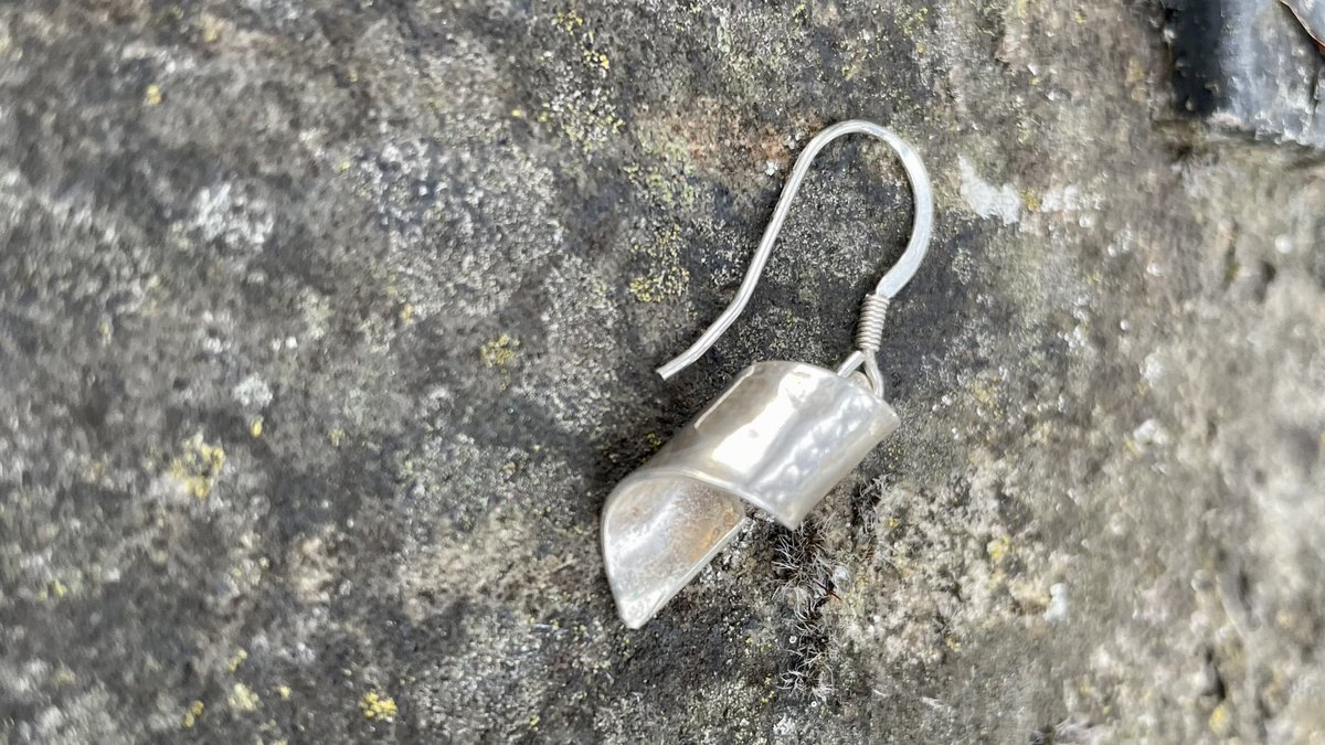 Francesca Osowska (@fosowska) on Twitter photo Earring found on Argyle Crescent, Portobello. Left on wall outside number 82. <a href="/talkporty/">TalkPorty~Portobello</a> Earring found on Argyle Crescent, Portobello. Left on wall outside number 82. <a href="/talkporty/">TalkPorty~Portobello</a>