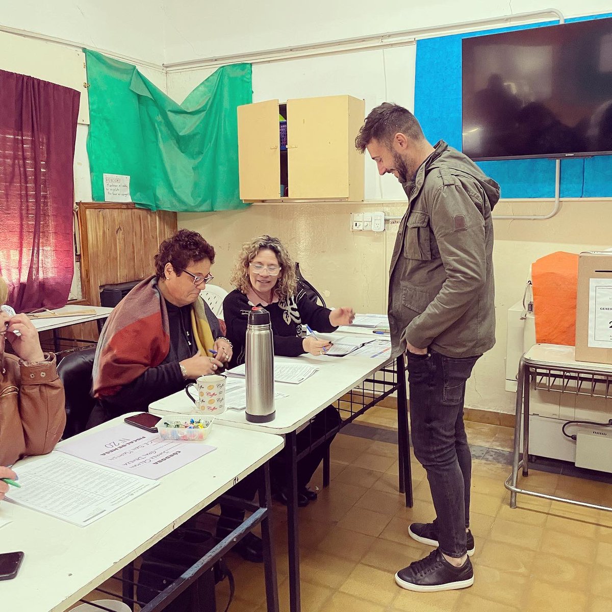 YA VOTE 💪

Emití mi sufragio en la escuela General San Martín. 
Quiero convocarte a participar, te invito a que te llegues a votar, a elegir las autoridades para nuestra Ciudad que continúen con la transformación de General Deheza. 💯