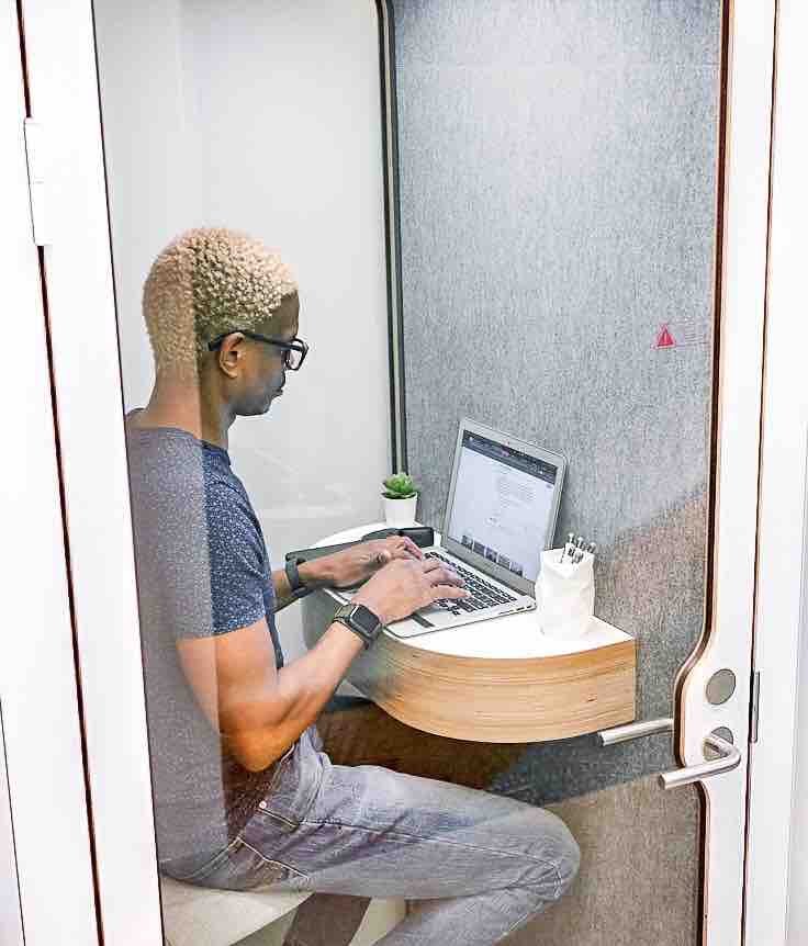 Do you need to make some quick edits before your meeting starts? No worries! Step into one of our sound-treated privacy pods and focus on your task. ☑️

#makersgym #madetocreate #privacypods #lockedin