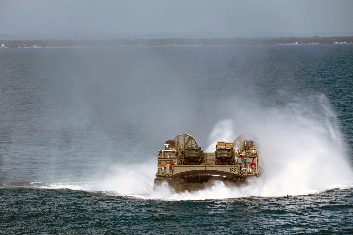 marforres's tweet image. .@USNavy LCAC 83 transports @USMC 7-tons to USS New York during #UNITASLXIV, July 18, 2023. UNITAS strengthens partnerships and promotes peace, stability, and prosperity in @Southcom's area of responsibility. #UNITASLXIV #MaritimeExercise