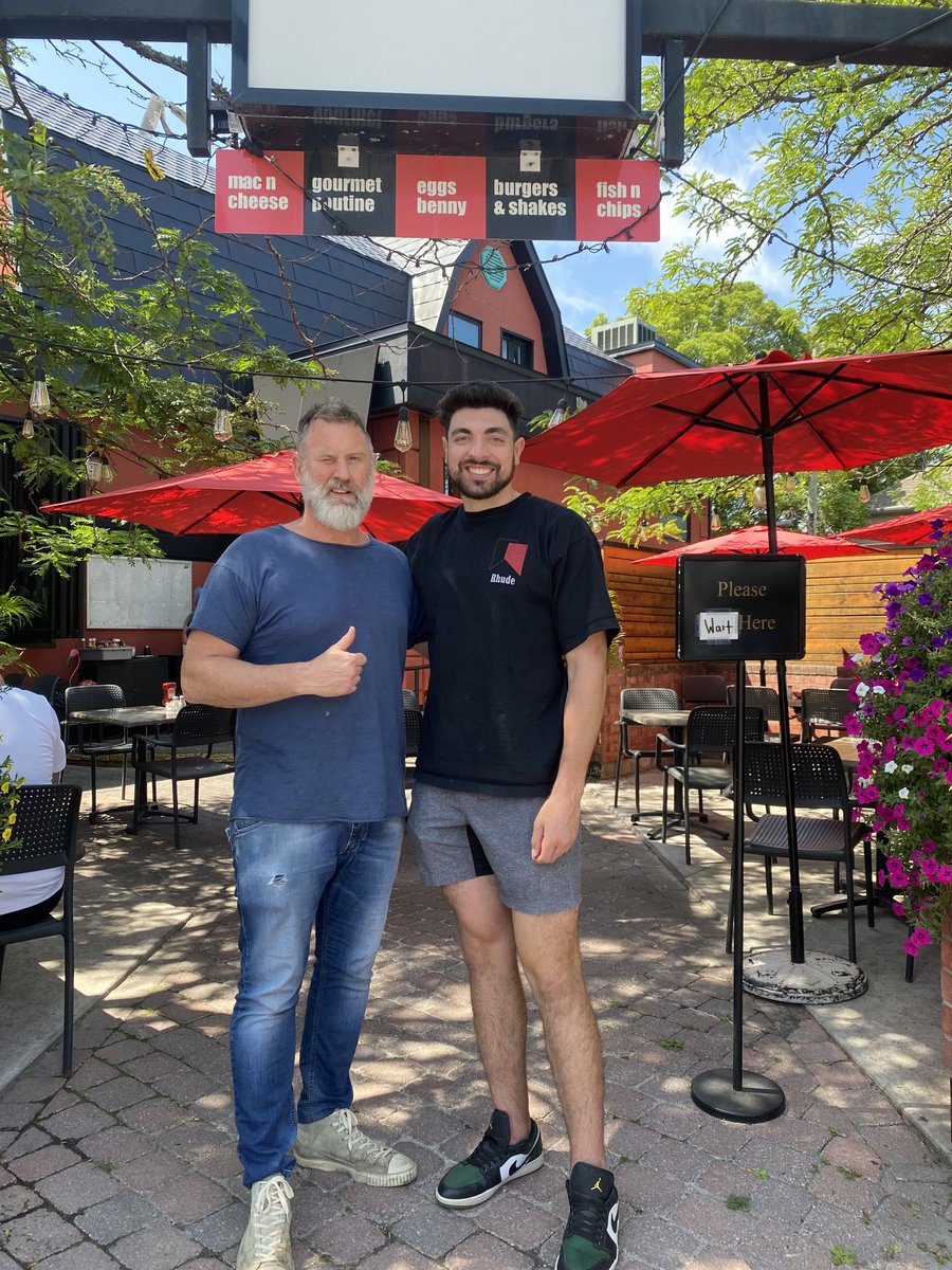 wellingtondiner's tweet photo. Great bunch of ex Sens and current Sens in today. 
Here is one of the Diner’s favourites and favourite stories. Congratulations Nick on everything 🎉 https://t.co/0nFGcD5en4