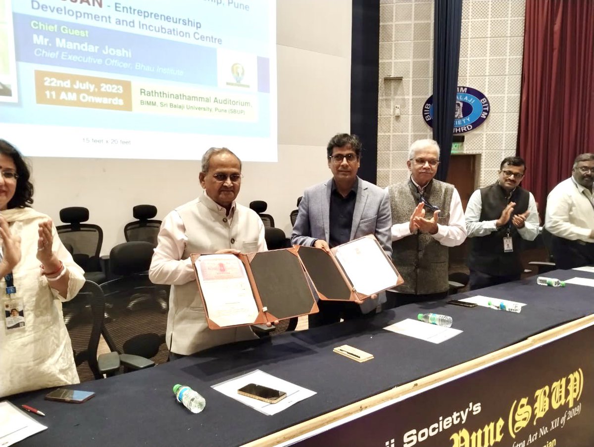 mandarjoshi32's tweet photo. @COEPs_BHAU has signed a MoU with Sri Balaji University,Pune  

Our major role will be to promote Entrepreneurial &amp; Innovation culture at various levels and to establish incubation center at the academic institute to support startup activities.

@sanjaykanvinde @VijayTalele https://t.co/5lY0Qk8ZQs