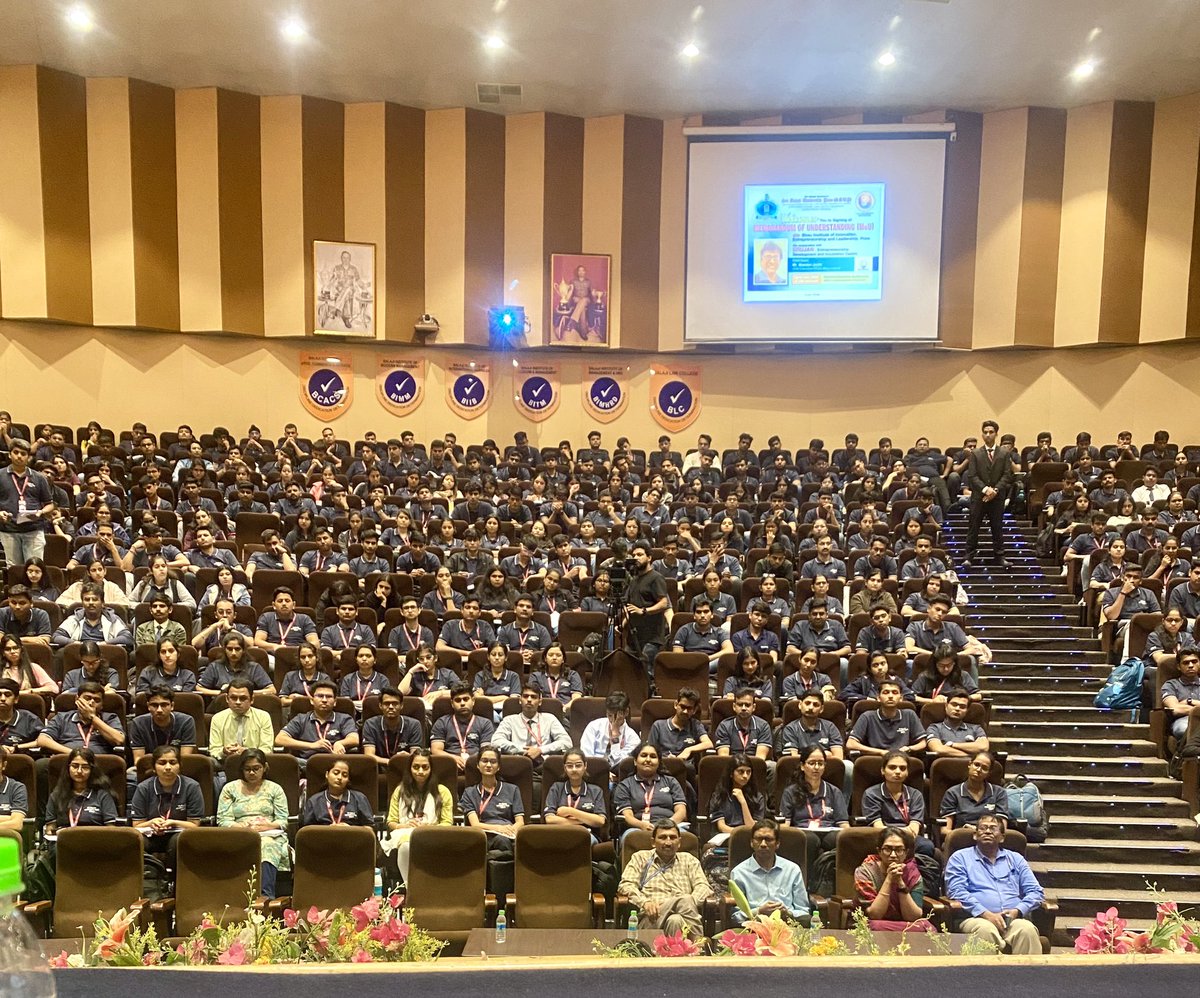 mandarjoshi32's tweet photo. @COEPs_BHAU has signed a MoU with Sri Balaji University,Pune  

Our major role will be to promote Entrepreneurial &amp; Innovation culture at various levels and to establish incubation center at the academic institute to support startup activities.

@sanjaykanvinde @VijayTalele https://t.co/5lY0Qk8ZQs
