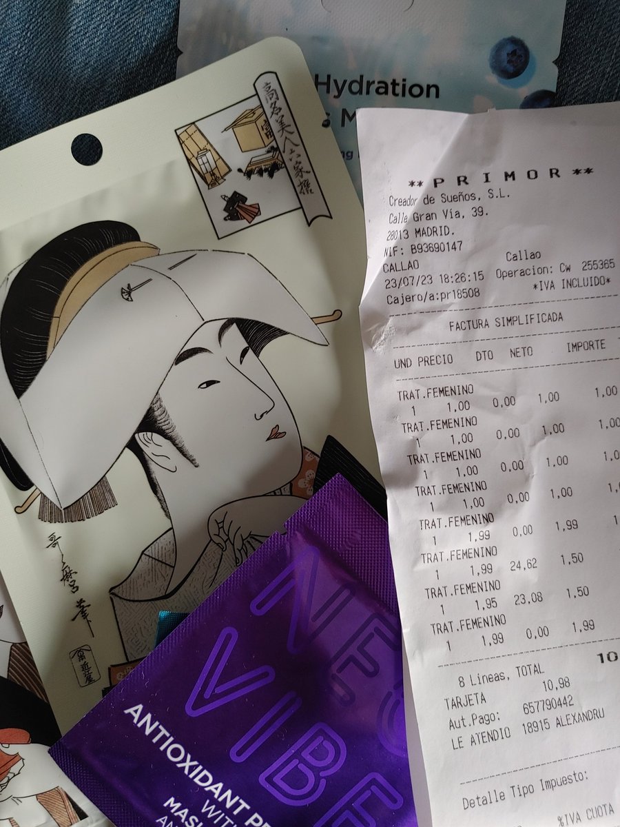 Hola <a href="/pprimor/">Perfumerías Primor</a> es normal que en 2023 vaya a comprar mascarillas y en el ticket aparezcan como #tratamientofemenino ? No podemos tod@s usar mascarillas?