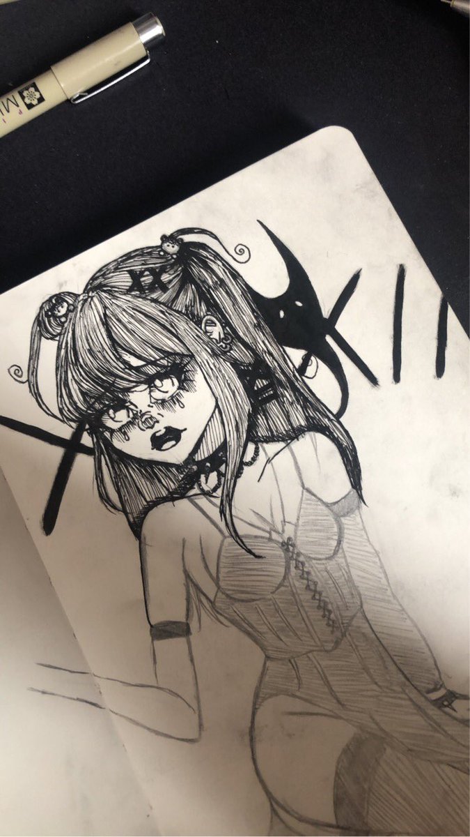 lildolliex's tweet image. Petit dessin en cours, je m’y remets doucement mais sûrement 💪🏻💕 #drawing #creepycute #depressionrecovery