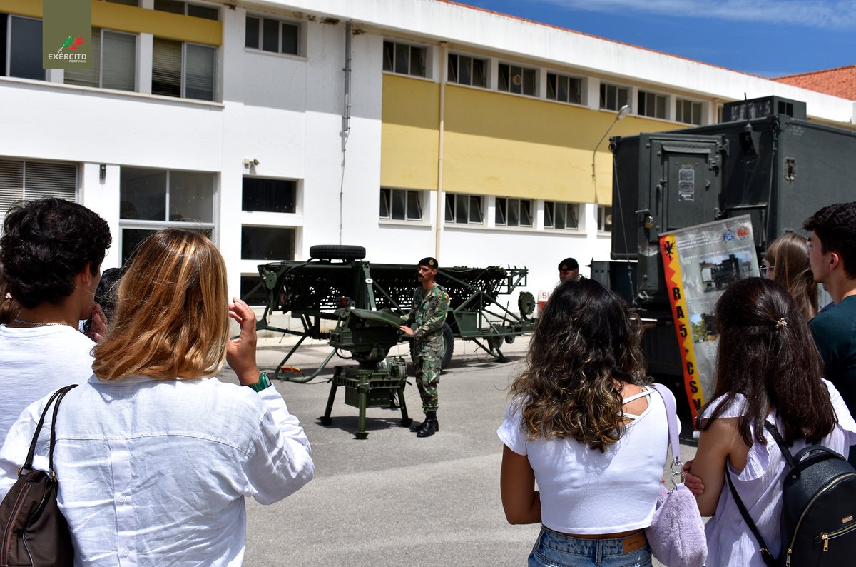 Exercito_pt's tweet photo. 👉Exército 🇵🇹 acolhe a 19.ª Edição do Dia da Defesa Nacional no Regimento de Artilharia N.º 5.
➡️https://t.co/TwXr7jecwi
Ao serviço dos Portugueses.
#ExércitoPortuguês #DefesaNacional #RA5 @defesa_pt https://t.co/sc84Yg45mt