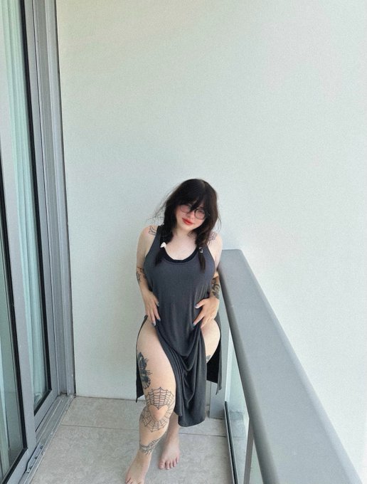 4&rsquo;11 and luv titties wbu https://t.co/Ka5Y3paYG5