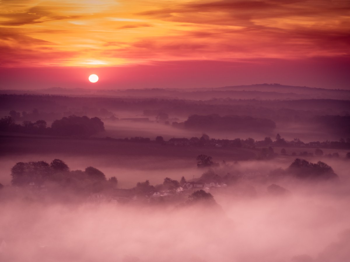 Tim_BrandFILM's tweet photo. Sometimes we need to get those early shots for you.
#sunrise #dawn #landscapephotography #landscapes #England #productioncompany #dronephotography #dronevideo https://t.co/EcMmetnNYu