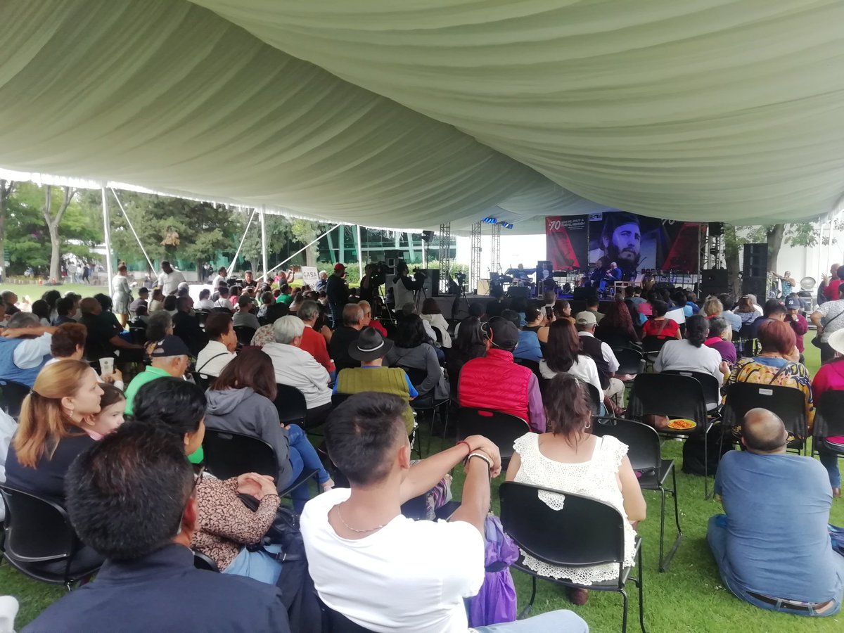 FelizenQba's tweet photo. Lleno completo la mesa redonda para exigir #NoMásBloqueo a Cuba 
#70Moncada
#DeZurdaTeam
@lopezobrador_ @lajornadaonline https://t.co/qRuh6nlvpm