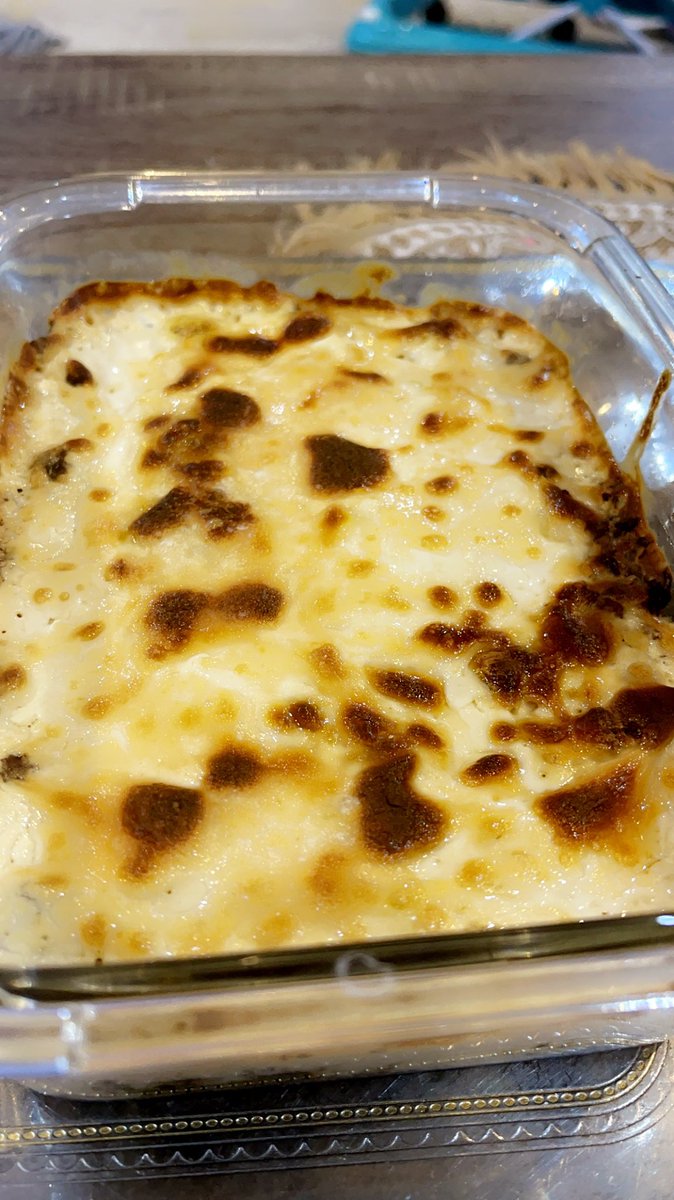 طبقي المفضل في #الكيتو 😋

حمسة لحم مفروم بالبهارات والبصل - طبقة جبنة شيدر - طبقة قشطة التاج ،، وبعدين على الفرن عشان تتحمر الطبقة الي فوق 😌

#كيتو #والتر_كيتو