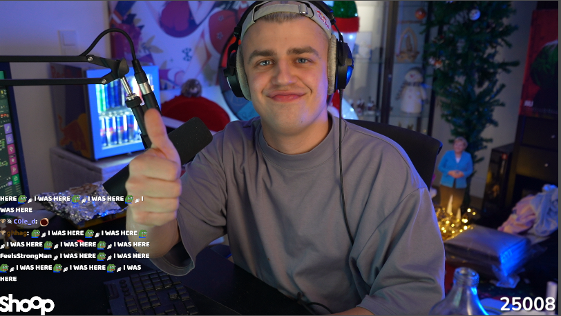Papaplatte's tweet photo. danke für 25000 subs <333 https://t.co/025gQTw5lH
