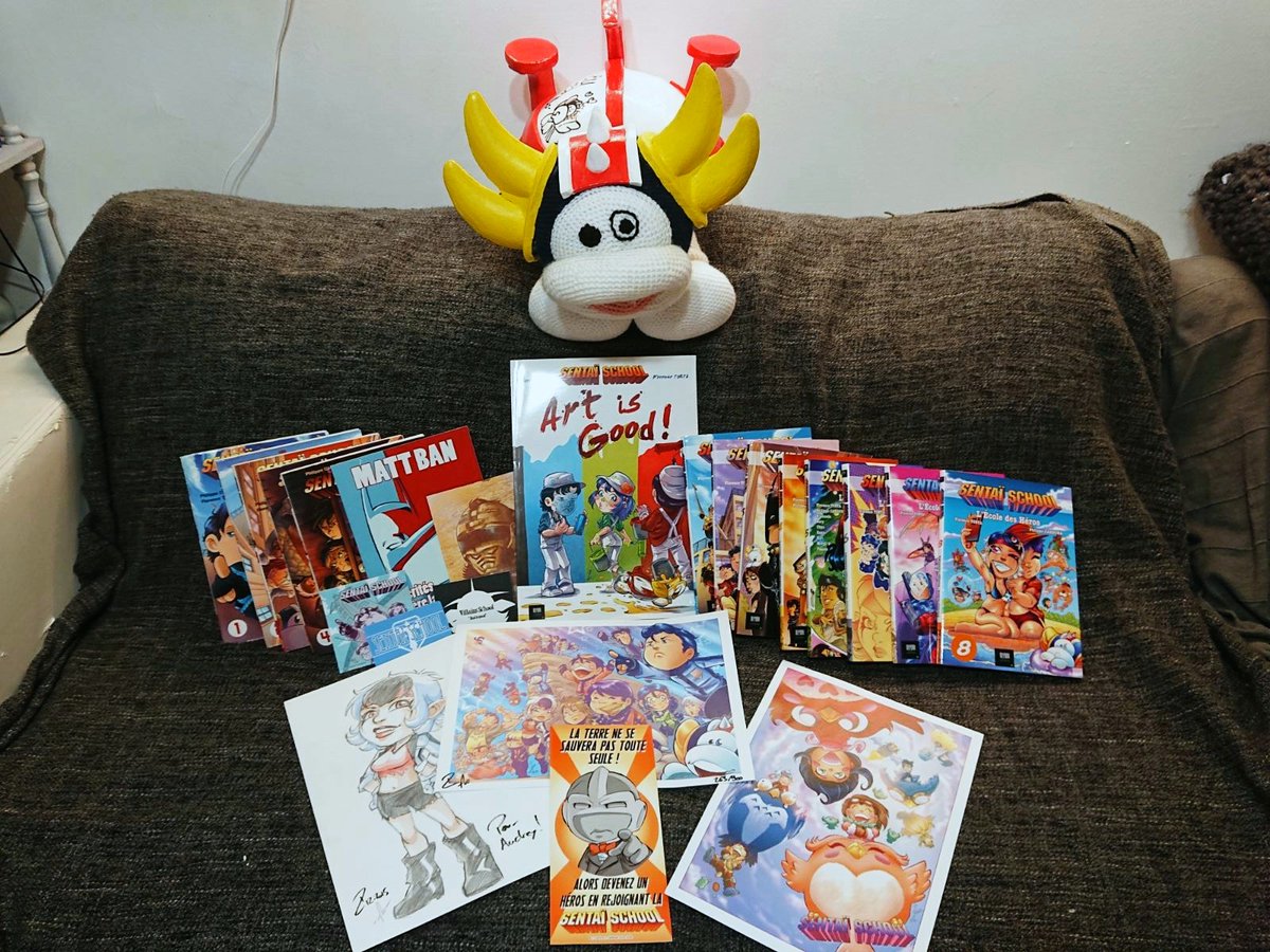 ACroce5's tweet photo. Merci @phil_cardona et @flomoshi, Chili Goldo veille maintenant sur toute la collection! En espérant vous revoir l'année prochaine à Bastia!
#Sentaischool #Badisgood #Mangamania https://t.co/2oiUyjVHHp
