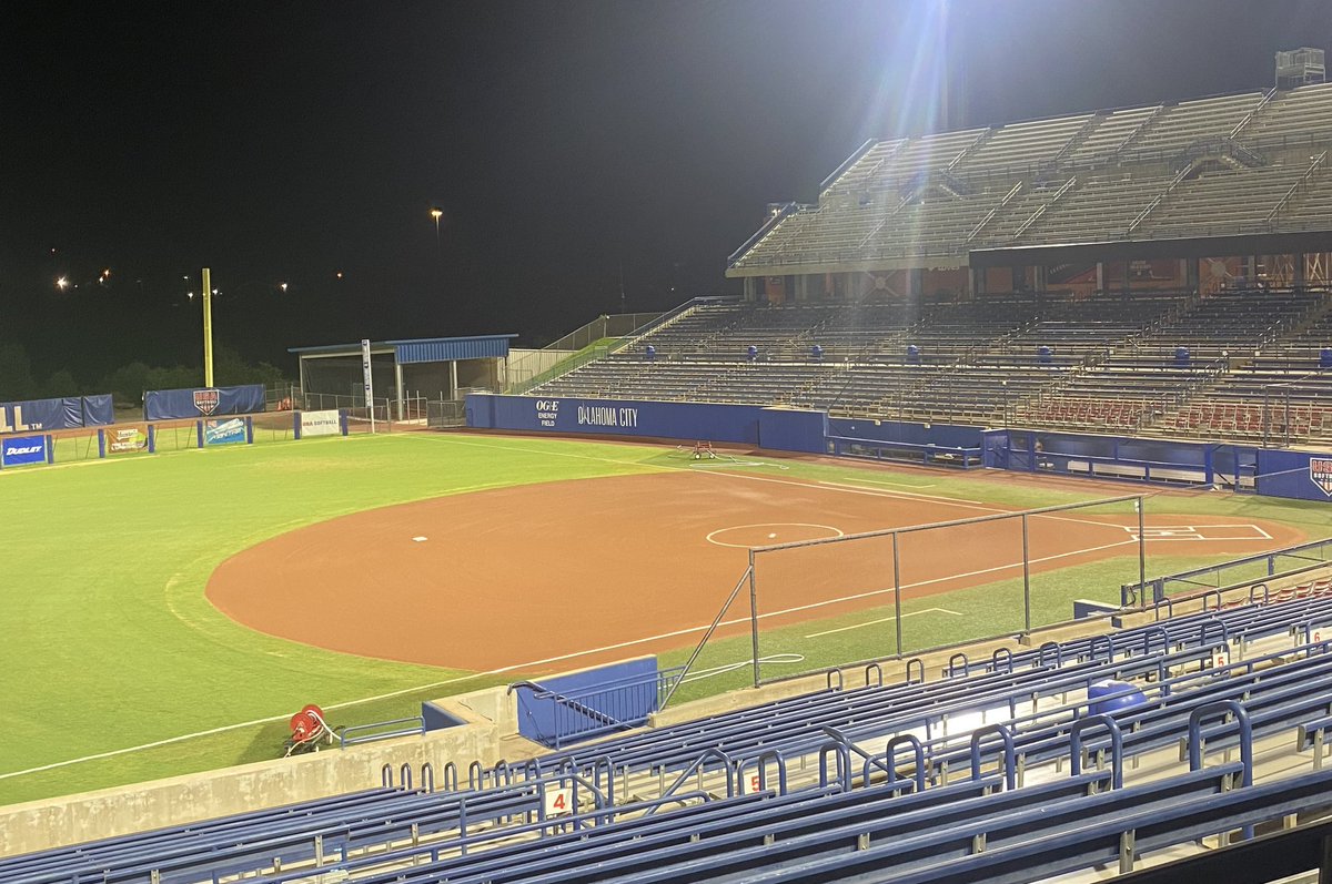 KarmynWilliams4's tweet photo. This week in OKC was amazing! That feeling of throwing someone out on THE HALL OF FAME FEILD. insane! and I will cherish it forever, even though we didn't get the video because game changer cut out🥲 we got some highlights though!! Blessed for this softball family❤️💙 16u->18u https://t.co/DzHyMqfMOx