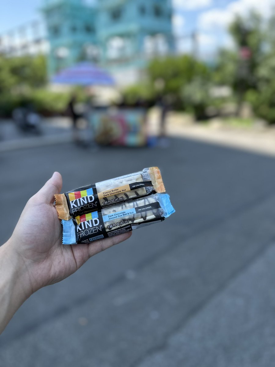 xTheRealJoex's tweet photo. Shoutout to @KINDSnacks for some ice cream on a great day at domino park! https://t.co/likEL79yl3